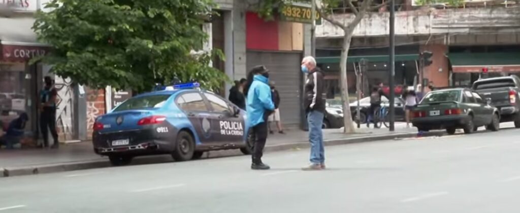 Boedo: detuvieron a dos presuntos “robaruedas” que se tirotearon con la policía