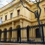 Tras el robo de computadoras, la comunidad educativa del Mariano Acosta protestará por más seguridad