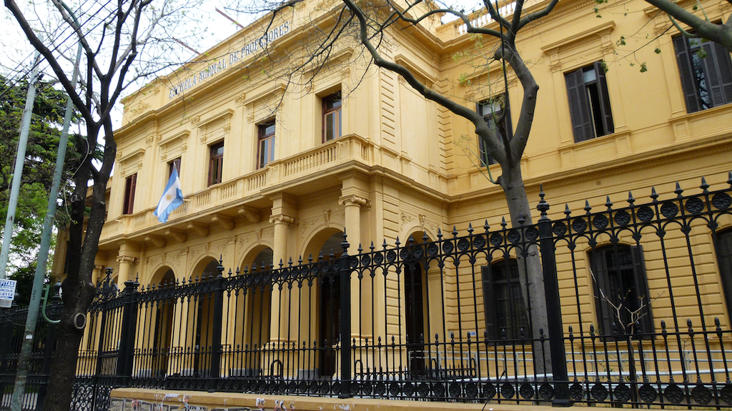 Tras el robo de computadoras, la comunidad educativa del Mariano Acosta protestará por más seguridad