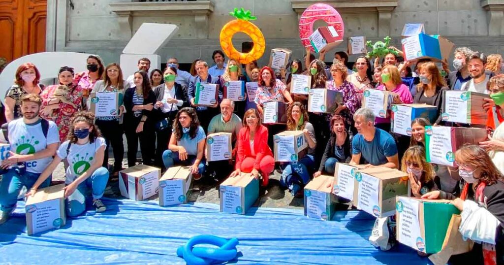 Acto de presentación de más de 50 mil firmas por un parque público en Costa Salguero
