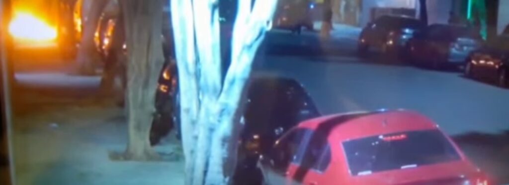 Barracas: encapuchados arrojaron bombas molotov contra la redacción del diario Clarín