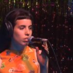 La vecina y cantautora Jazmín Esquivel fue telonera en el show que Javiera Mena dio en el Konex