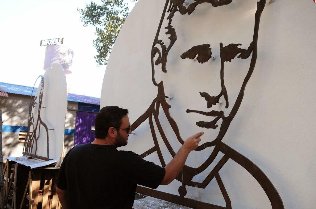 Piden instalar una escultura de Carlos Mugica, hecha por Alejandro Marmo, en el parque homónimo de Saavedra