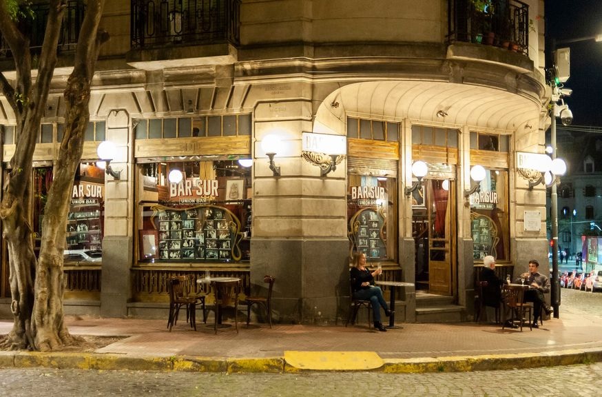 Luego de un año y medio, reabrió el Bar Sur de San Telmo