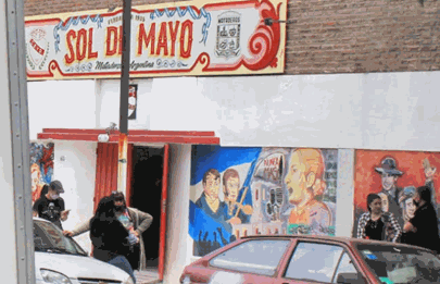 Operativo de organismos en el barrio de Mataderos