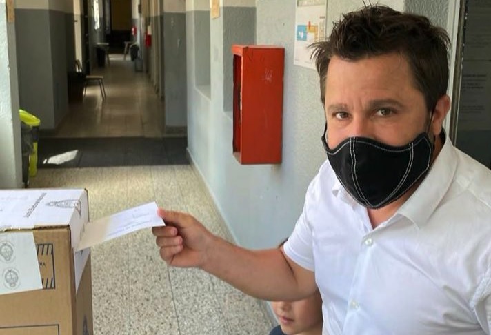Juntos: Martín Tetaz votó en la Técnica San Martín de Entre Ríos 757 de Balvanera