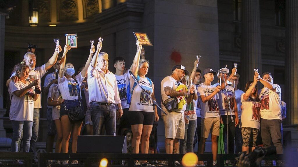 Familiares de Lucas González y una multitud pidieron frente a Tribunales: “Que caiga el que tiene que caer”