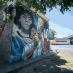 Mural en homenaje a Diego Maradona, a un año de su muerte en Parque Patricios