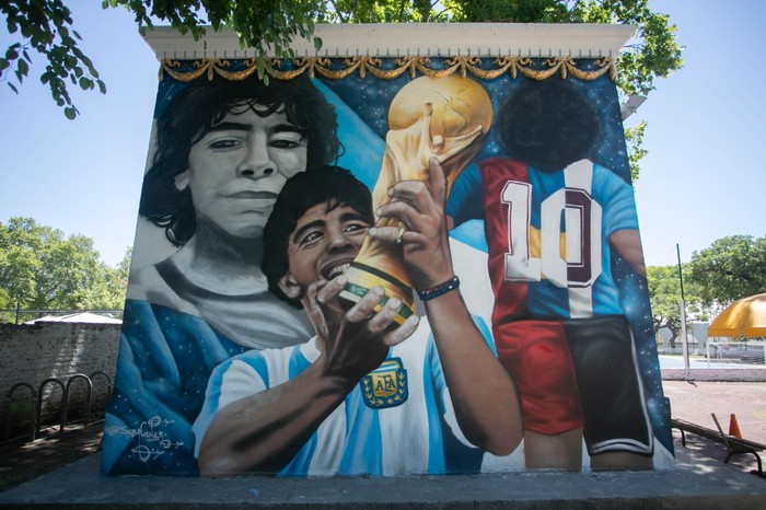 A un año de su muerte, inauguraron un mural de Diego Maradona en Parque Patricios