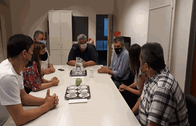 El Ministro Zavaleta visitó la sede de la Comuna 8