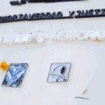 Baldosas y restitución de carnets para socios detenidos desaparecidos en Vélez