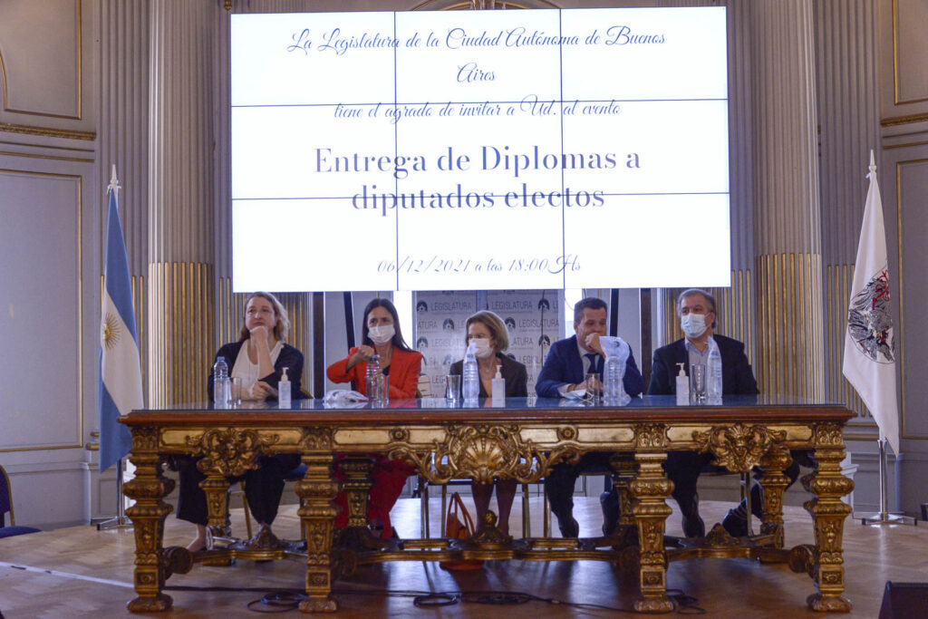 Entrega de diplomas a Legisladores y Legisladoras electos