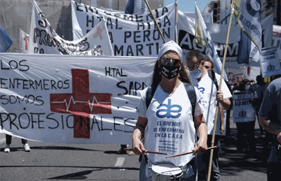 “Fogata de la Bronca” de enfermeros en Parque Patricios