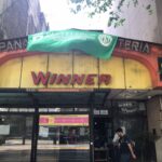 Recoleta: varias familias resisten el cierre de la confitería Winner