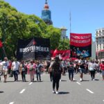 Movimientos sociales marcharon al Congreso para exigir la sanción de seis Leyes de la economía popular