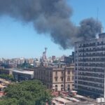 Se incendió un galpón en Balvanera y la densa nuebe de humo negro se vio en distintos barrios de toda CABA