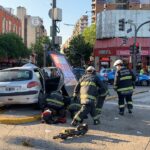 Rivadavia y Pueyrredón: la conductora de un auto particular chocó contra un semáforo y atropelló a cinco personas