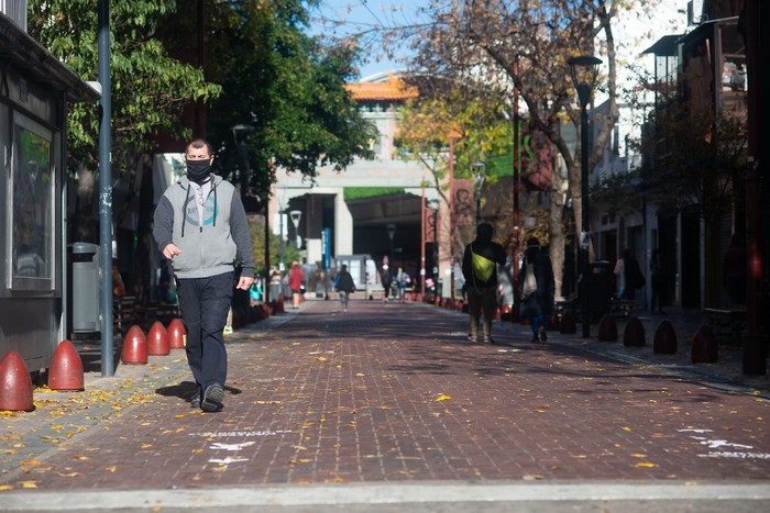 Cambian el recorrido de tres líneas de colectivo para agilizar el tránsito en el Barrio Chino