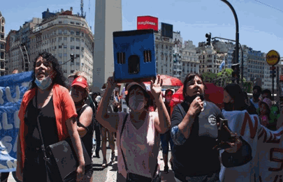 Marcha de habitantes de Santa Cruz 140 al ministerio de vivienda