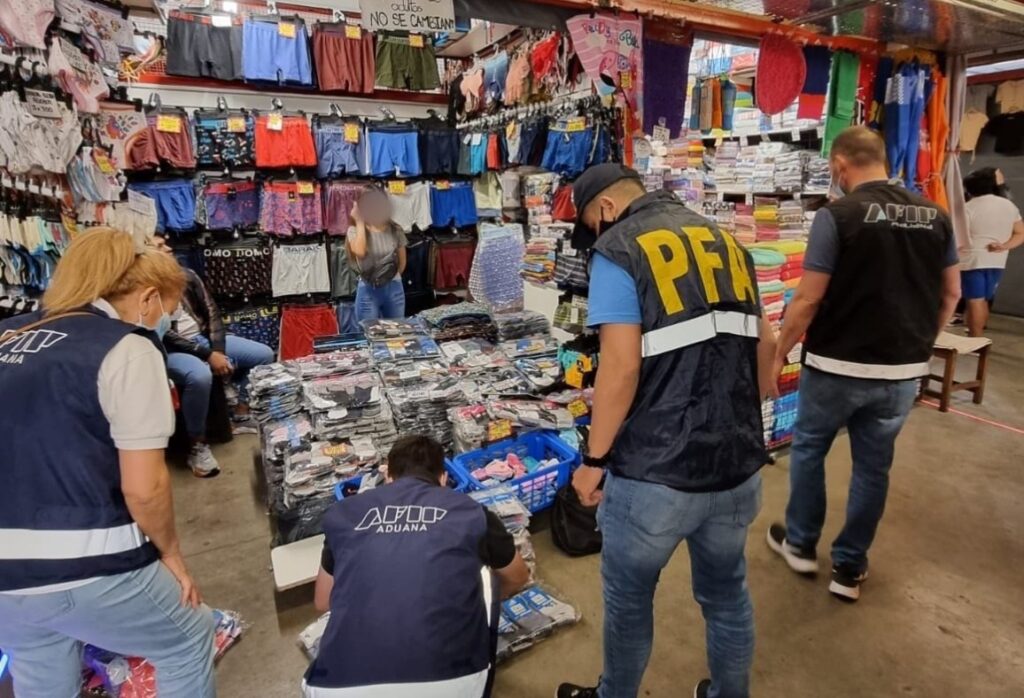 Incautaron mercadería de contrabando por un valor de $5.000.000 en una galería de Flores
