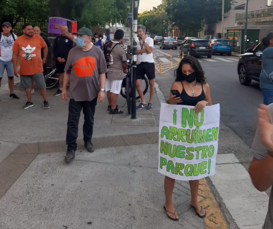 Escándalo en el Parque Saavedra: por gritos y tumultos, suspendieron una reunión informativa sobre el Arroyo Medrano