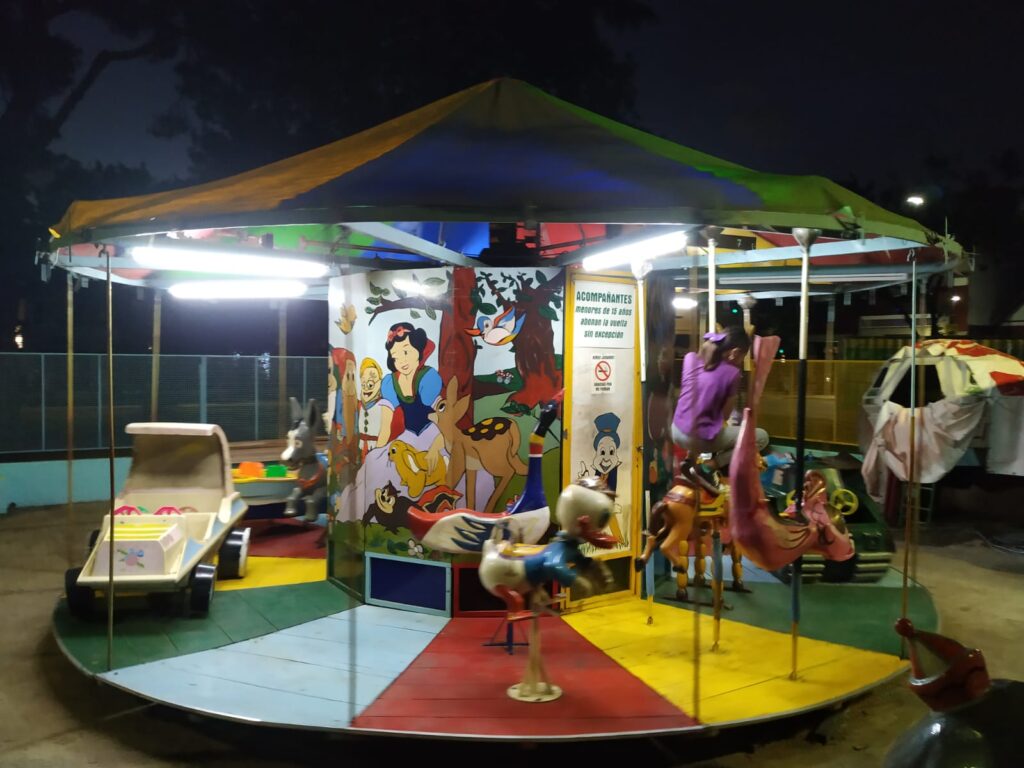 Abrió la calesita de la Plaza Alberdi: “Es un ambiente muy familiar”