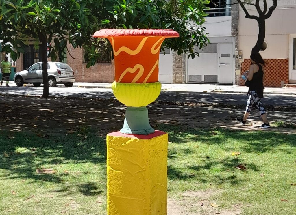 La Trilogía de las Copitas de Saavedra: Ale Giorgga y Fa Uno Art pintaron la ornamentación del bulevar García del Río