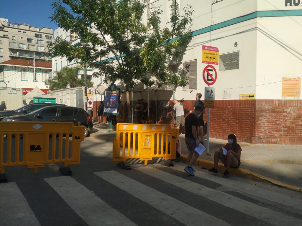 Levantaron el paro, se dispuso más seguridad y la UFU del Hospital Pirovano atendió la alta demanda de testeos