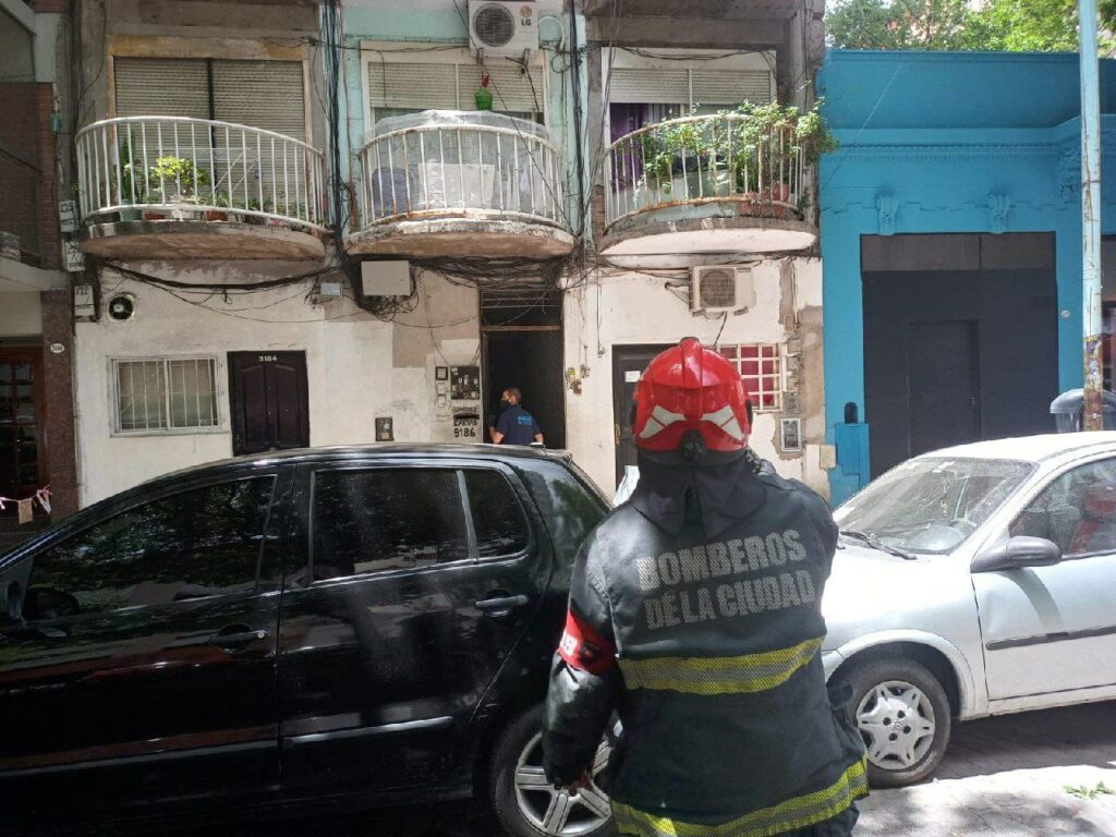 Villa Urquiza: por el riesgo de derrumbe, el GCBA no permite el reingreso al edificio donde se produjo el incendio
