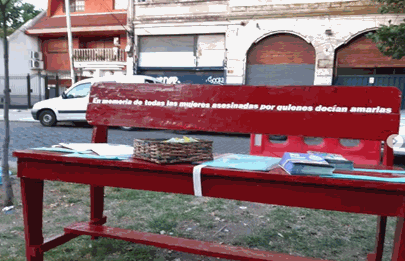 Además de los festejos el club Larrazábal presentó el Banco Rojo