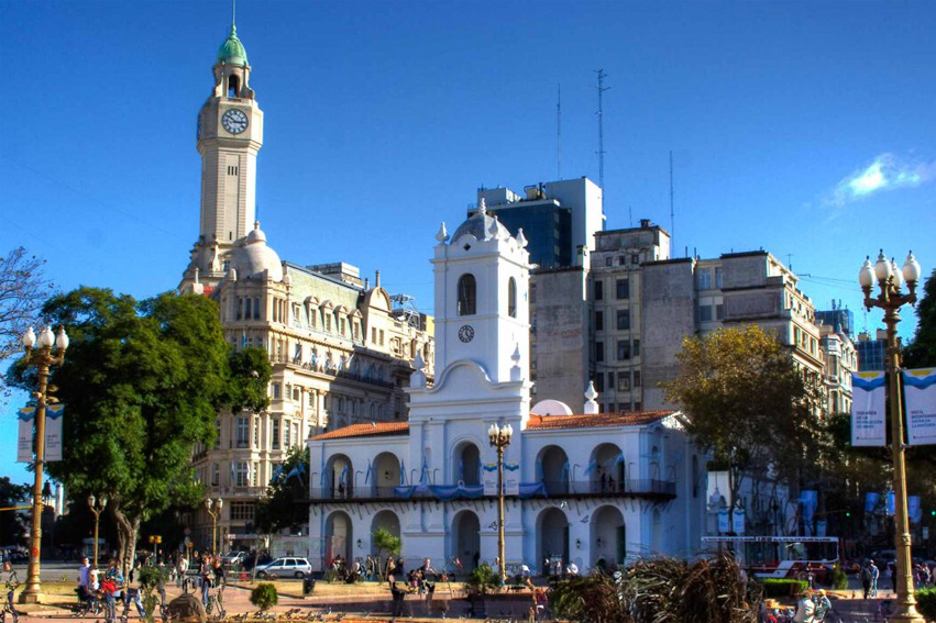 En el Cabildo presentan la muestra exhibida en 1960 al cumplirse 150 años de la Revolución de Mayo