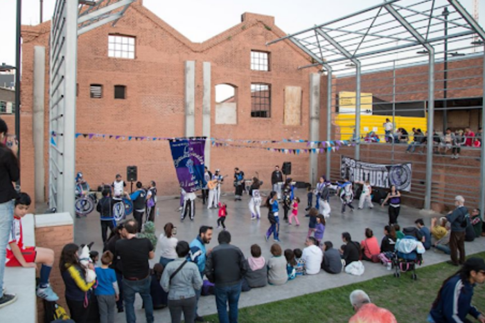 Festival cultural de fin de año en el Parque de la Estación organizado por vecinos