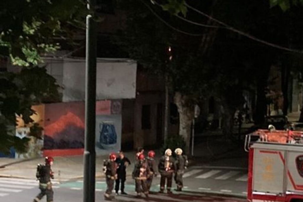 Villa Cerini: más de 100 usuarios llevan horas sin luz tras la explosión de un buzón de distribución eléctrica