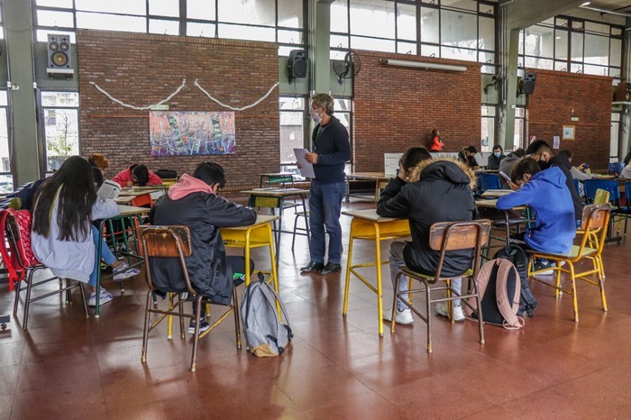 Los estudiantes del último año de secundaria harán prácticas educativas obligatorias en ámbitos laborales
