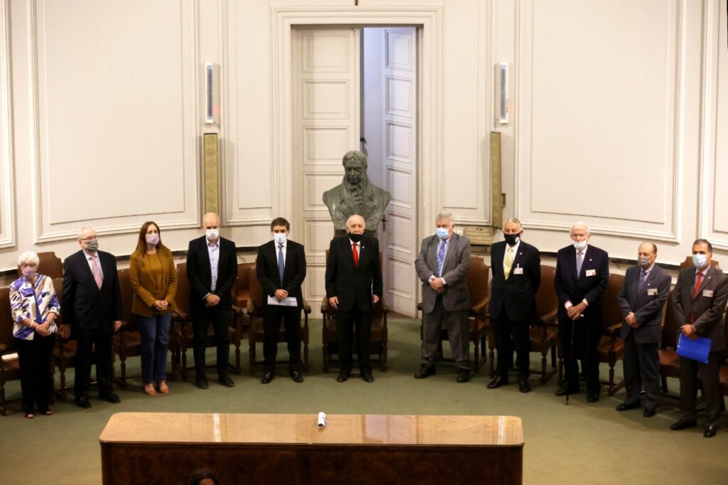 Entregan el Premio Hipócrates al ministro Quirós