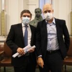 Fernán Quirós recibió el Premio Hipócrates, máxima distinción de la Academia Nacional de Medicina