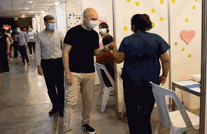 El Jefe de Gobierno visitó vacunatorio en Parque Chacabuco