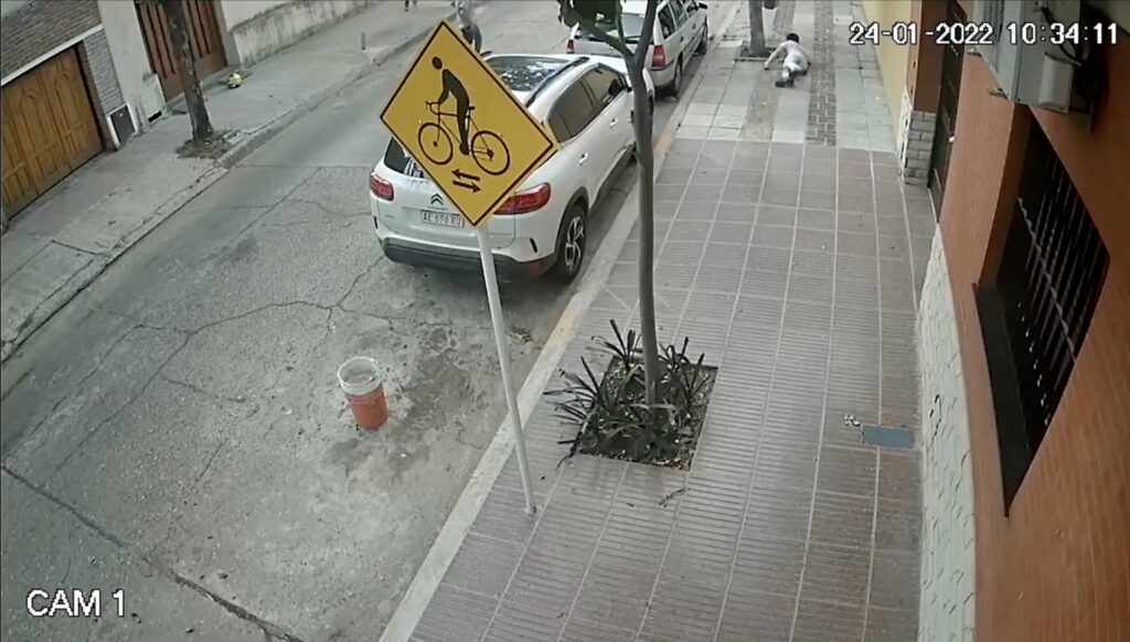 Villa Urquiza: asaltantes fueron reducidos por empleados y quedaron detenidos