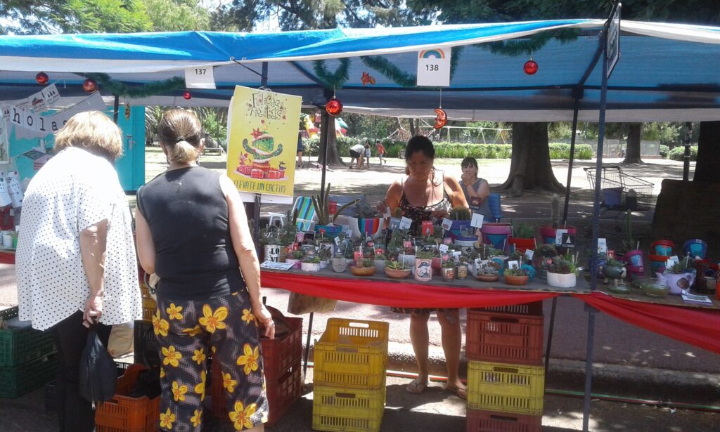 La Feria del Parque Saavedra abre una convocatoria para que se sumen nuevos artesanos y manualistas