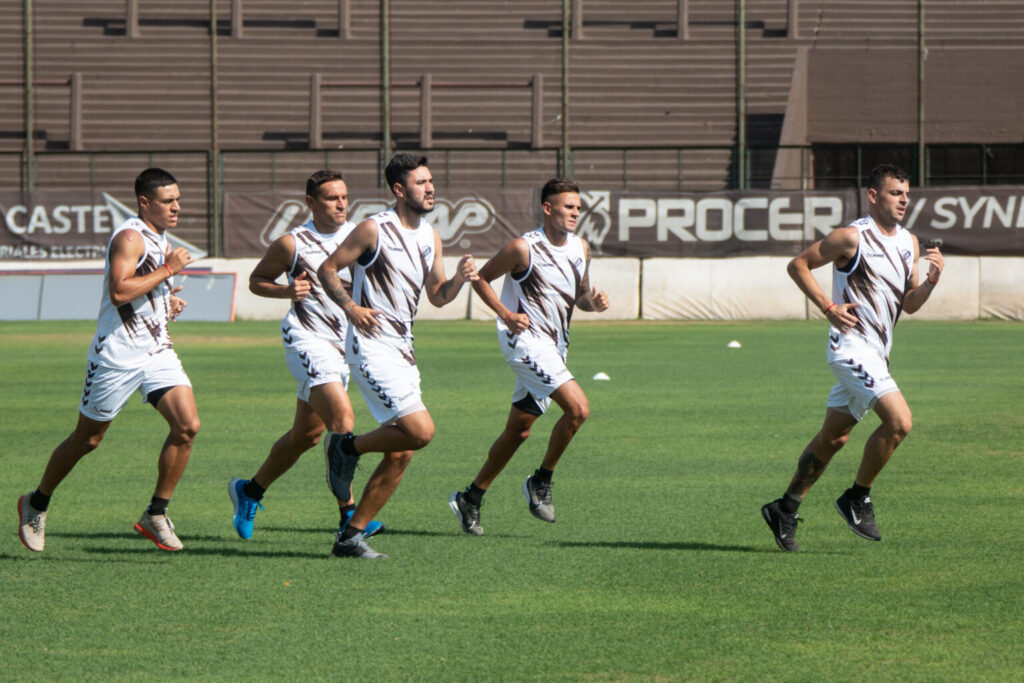 Platense realizó su primer entrenamiento del año: cinco jugadores que dieron positivo al coronavirus permanecen aislados