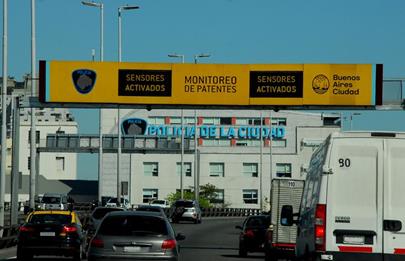 Percusión a taxi robado de Mataderos a Vicente López