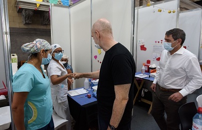 Tras los anuncios Larreta recorrió el vacunatorio de la Usina del Arte
