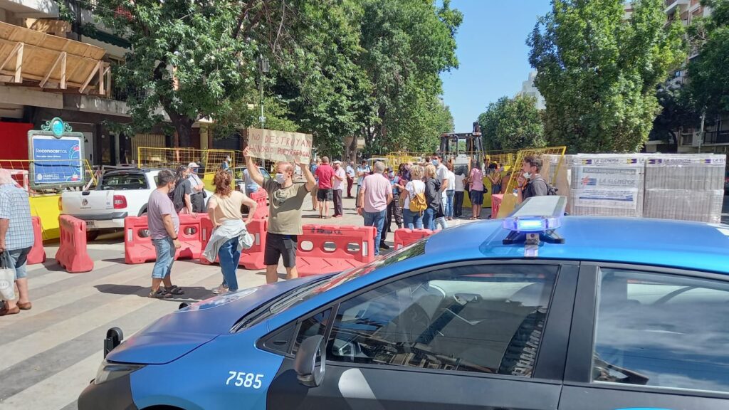 Caballito: vecinos ingresaron a la obra del Parque Lineal Honorio Pueyrredón y la policía se hizo presente