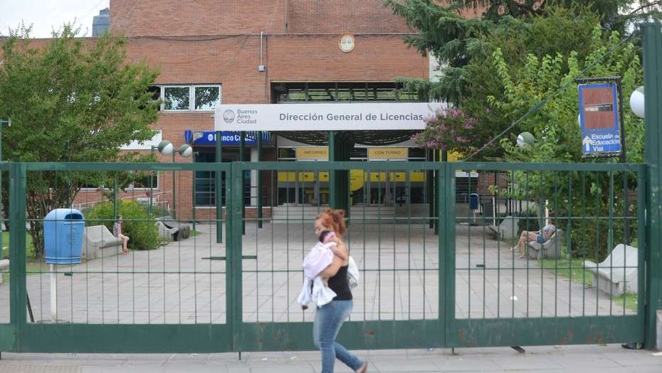 El Gobierno porteño autorizó a circular a quienes gestionaron la reimpresión de licencia de conducir