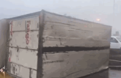 Vuelco de camión en General Paz y Autopista del Oeste