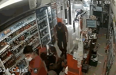 Roban un supermercado y son detenidos en Liniers