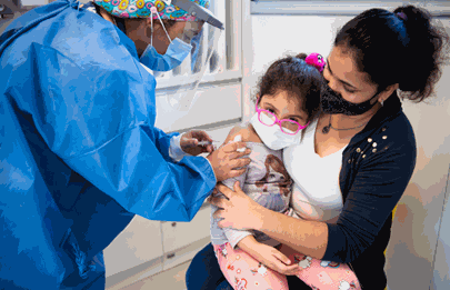 Aplicación de la segunda dosis de la vacuna contra la varicela en el Garrahan