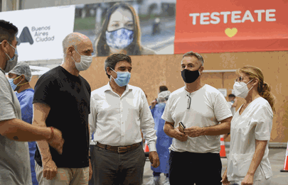 Larreta y Quiros recorrieron el centro de testeo de Parque Roca