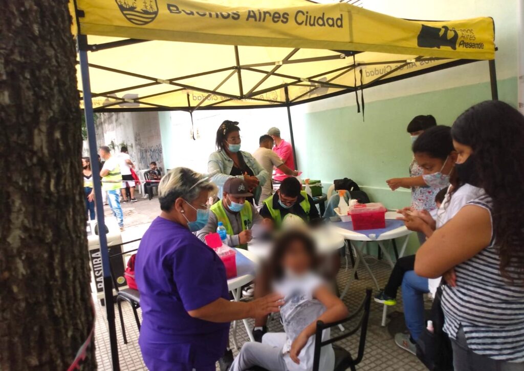 Coronavirus en Saavedra: nuevo operativo de vacunación de primera y segunda dosis en Barrio Mitre
