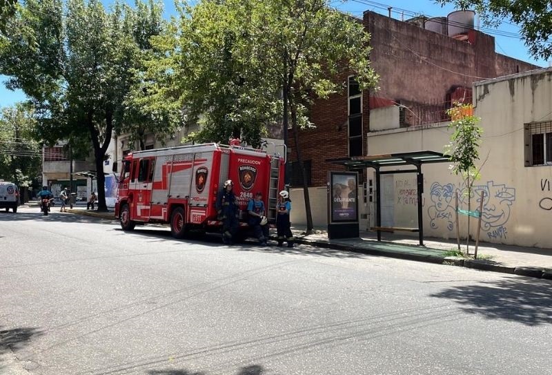 Boedo: denuncian que hubo una explosión en la Escuela Almafuerte y hay al menos un operario herido